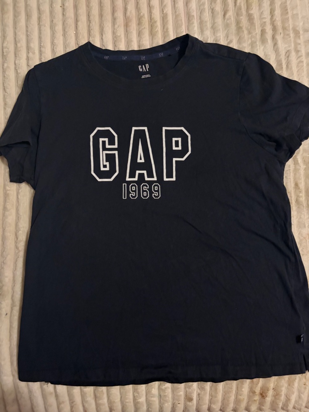 GAP Woman’s Black Logo Graphic Tee